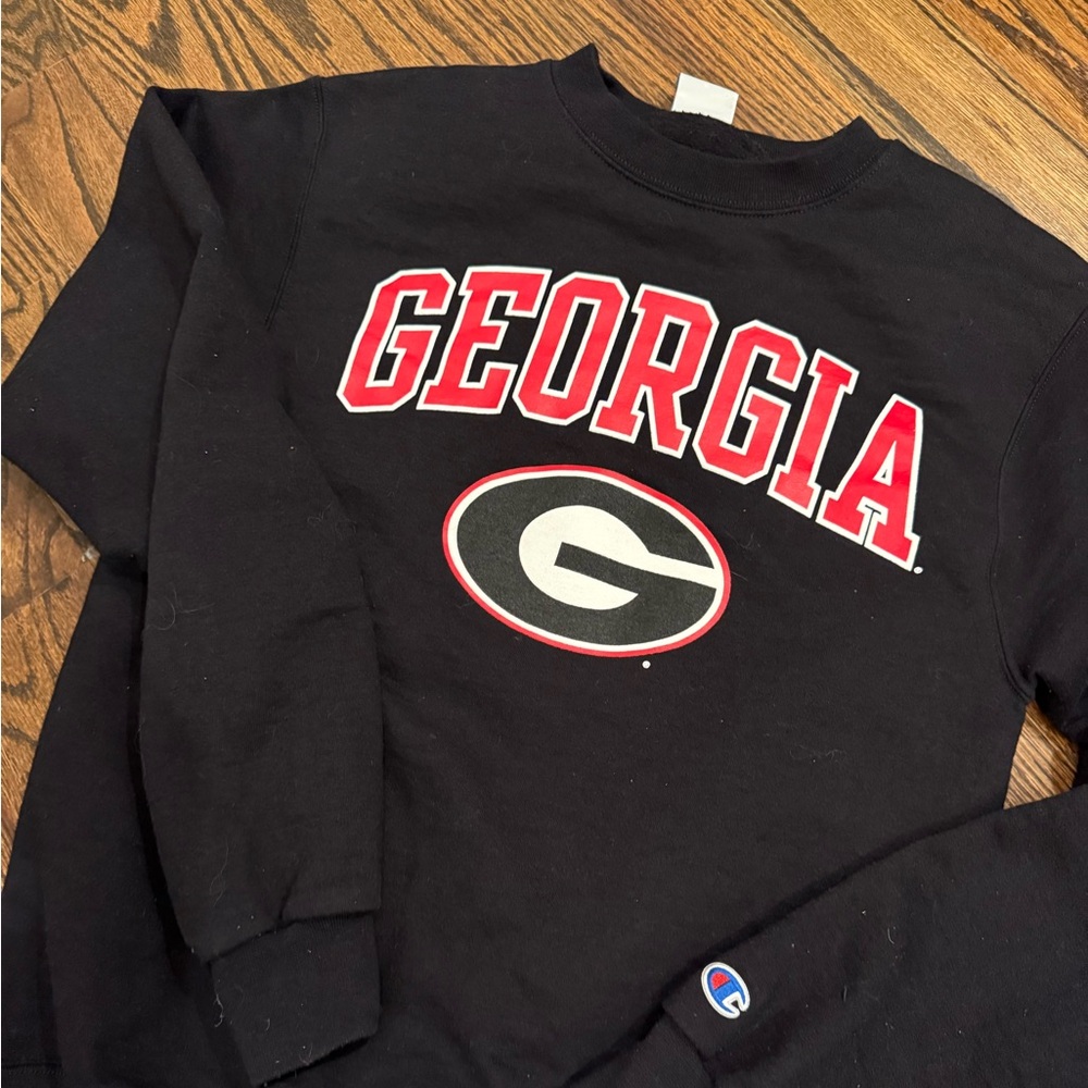 Champion Georgia sweatshirt. Size small. Classic design and style. Crewneck.